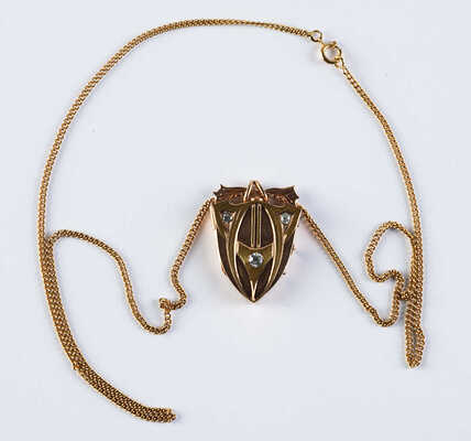 Медальон с бриллиантами и цепью из золота 56 пробы общим весом 19,83 грамма